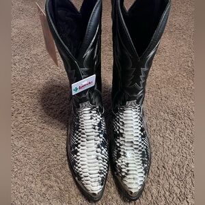 Authentic Western Laredo Black and White Western Boots